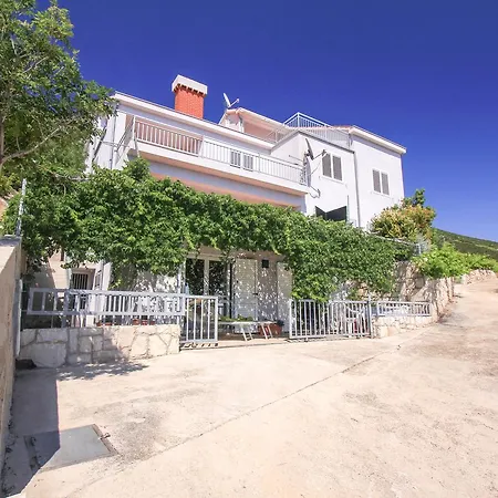 Marketa * Gornji Dingac