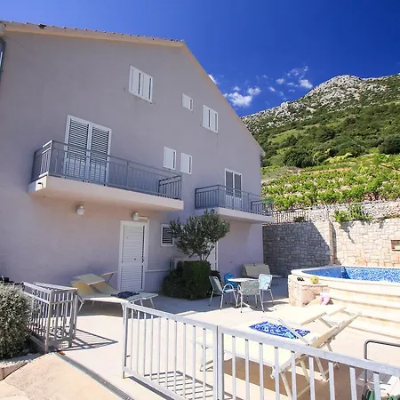 Marketa * Gornji Dingac